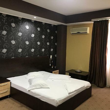 Hotel Bulevard Дробета-Турну-Северин Экстерьер фото