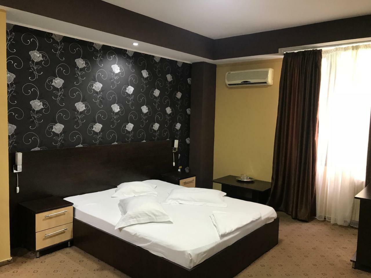 Hotel Bulevard Дробета-Турну-Северин Экстерьер фото