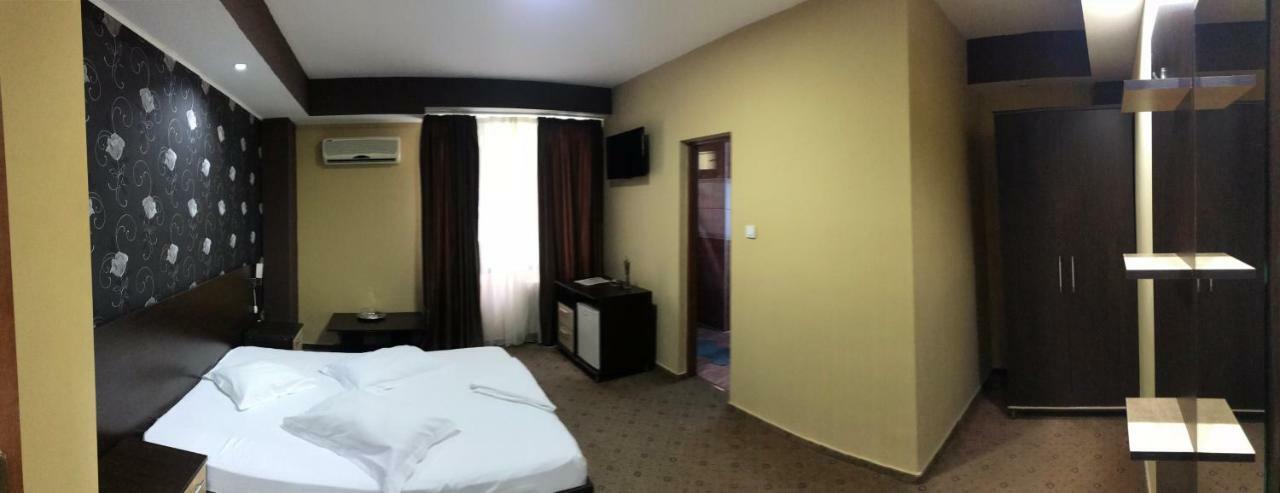 Hotel Bulevard Дробета-Турну-Северин Экстерьер фото