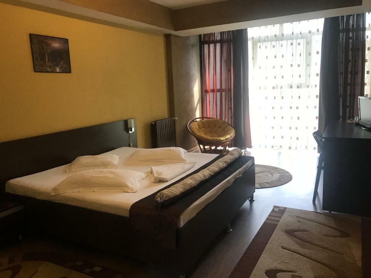 Hotel Bulevard Дробета-Турну-Северин Экстерьер фото